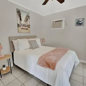 sf-unit-3-across-from-beach-spacious-kitchen-living-bdr.panamacity-beachhotels.com/